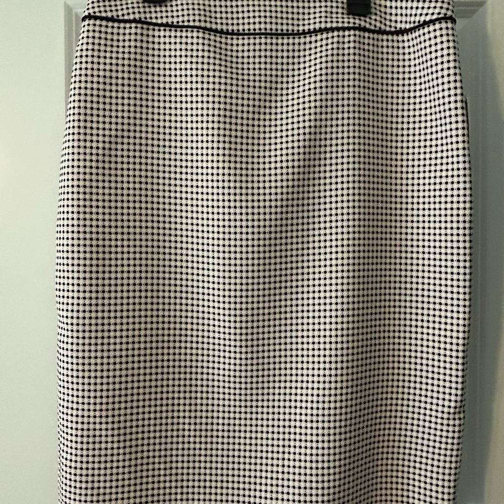 Kasper Black and Pink Pencil Skirt for Work